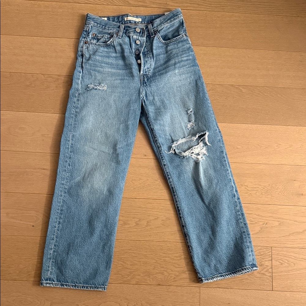 Levi's Ribcage straight ankle jeans.